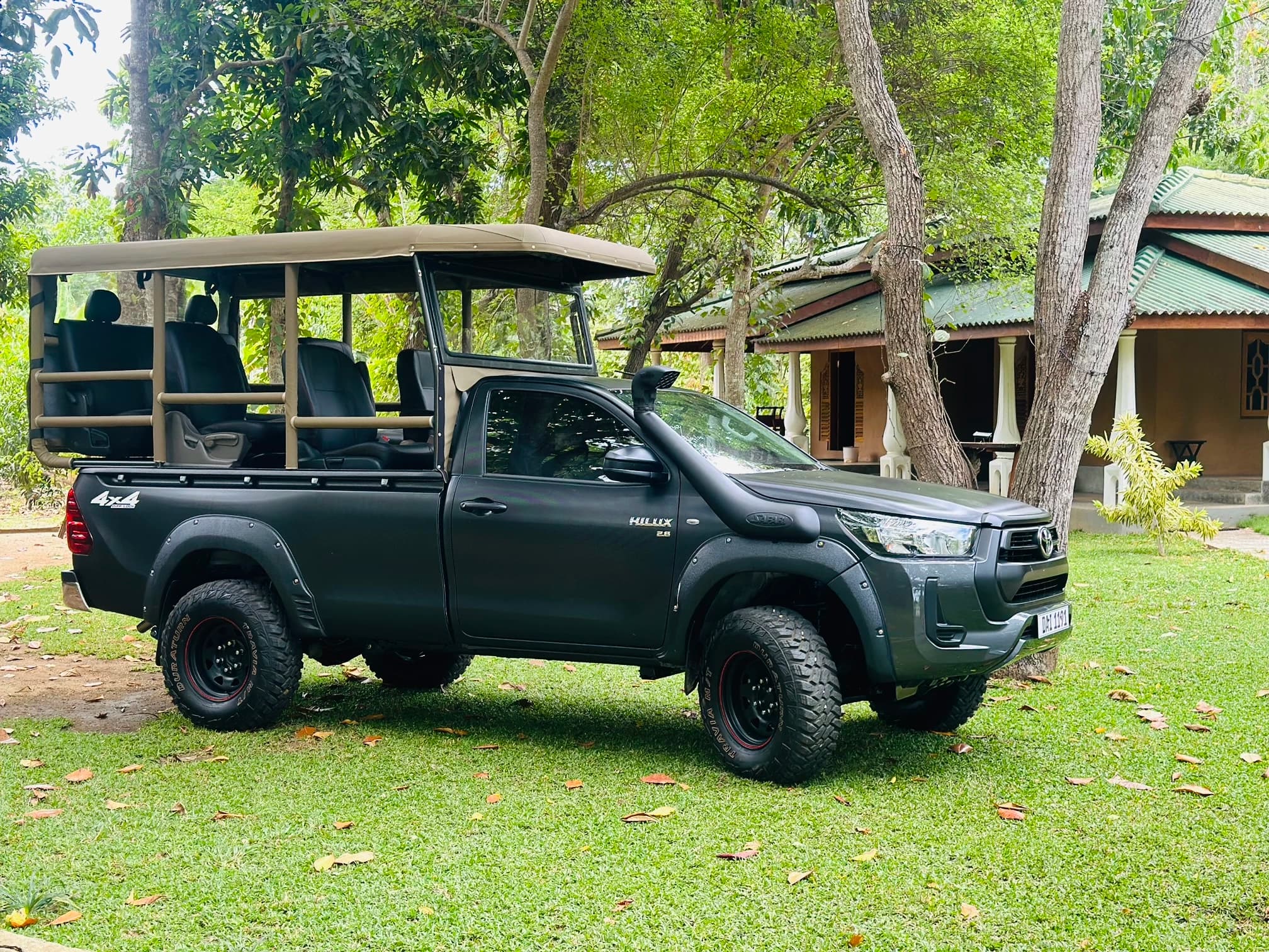 4x4 Toyota Hilux Jeep View 2