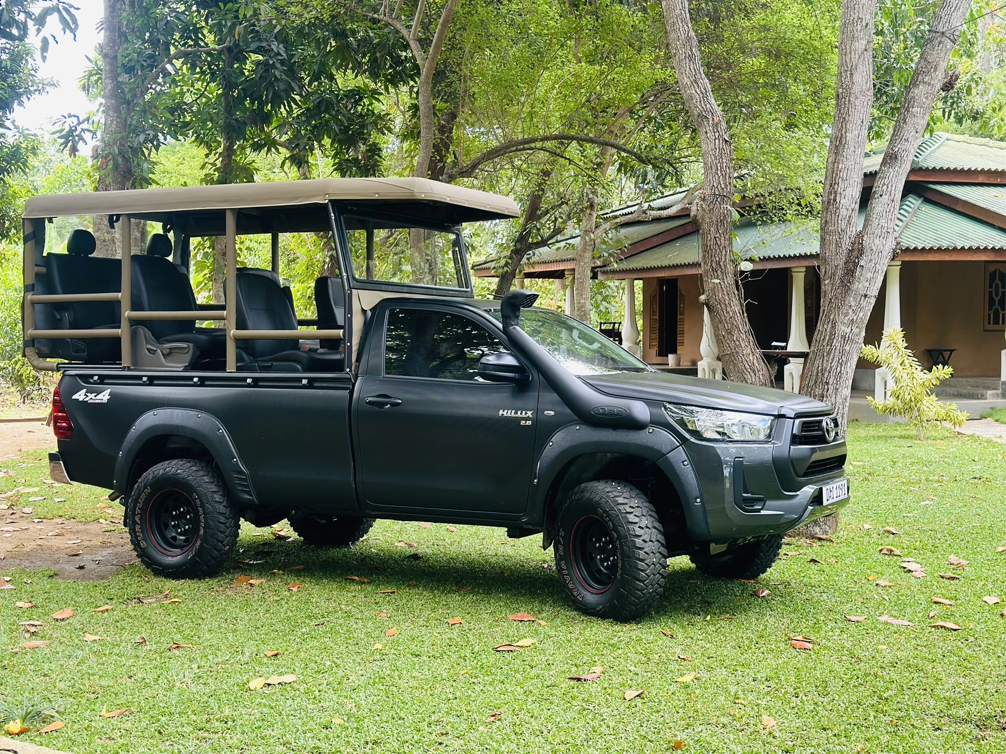 4x4 Toyota Hilux Jeep View 2
